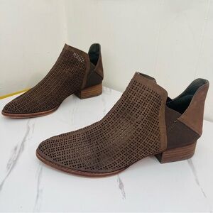 Vince Camuto Vince Camuto Laser Cut Perforated Ankle Boots Brown Leather Sz 9.5M